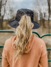 Load image into Gallery viewer, Mesh Bucket Hat with Pony Opening BK773
